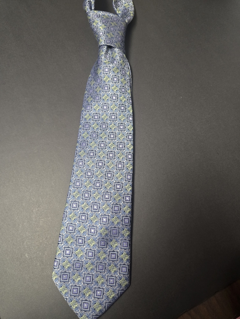 Cape Cod Neckwear Blue Silk Tie with Textured Pattern (Jewelry Is Not Included) - Picture 6 of 7